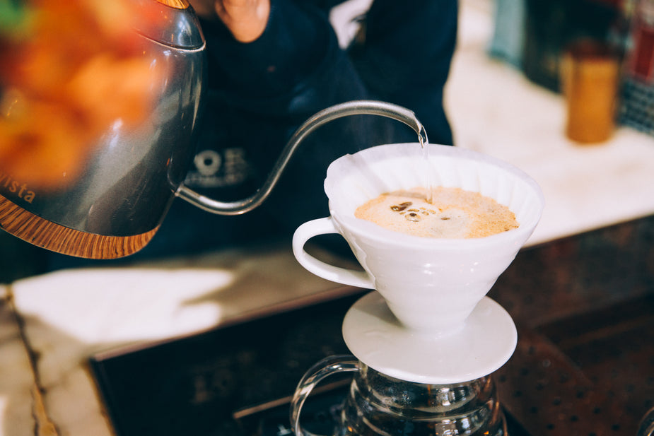 Filter Kaffee wird aufgegossen